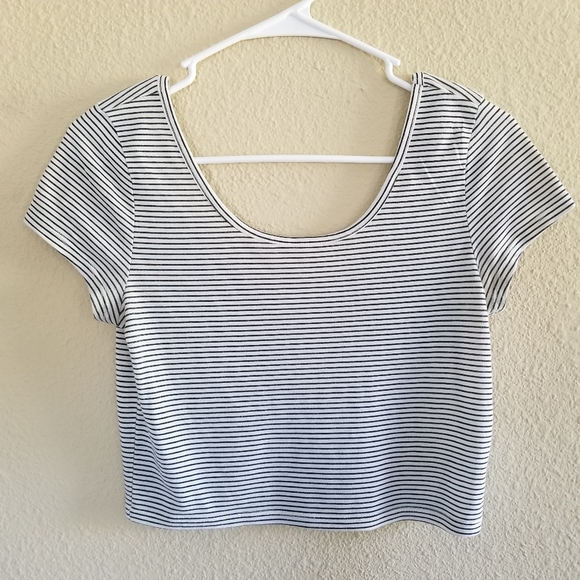 3/$20⭐ American Eagle striped crop top tshirt - Picture 4 of 4